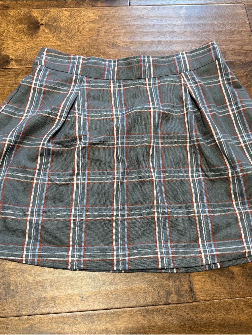 Copper Key Plaid Pleated Mini Skirt in Gray with Red & White Stripes